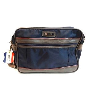 American Tourister carry-on weekender bag luggage with luggage tag front pocket